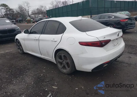 2017 Alfa Romeo Giulia Awd z USA, uszkodzony, nr VIN ZARFAEDNXH7545223